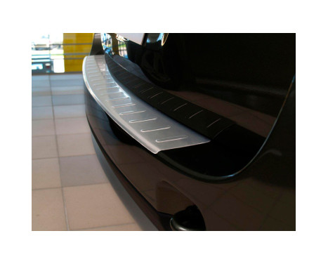 Stainless steel bumper protector suitable for Dacia Duster 2010- 'Ribs', Image 3