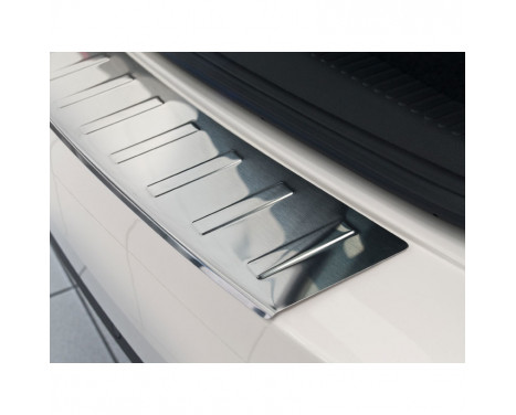 Stainless steel bumper protector suitable for Skoda Octavia III estate 2013- 'Ribs', Image 2