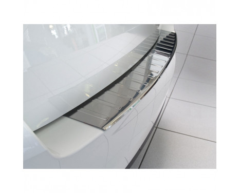 Stainless steel bumper protector suitable for Skoda Octavia III estate 2013- 'Ribs', Image 3
