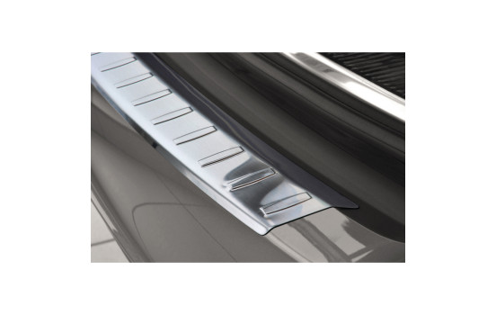 Stainless steel bumper protector suitable for Skoda Superb Combi 2013-2015 'Ribs', Image 3