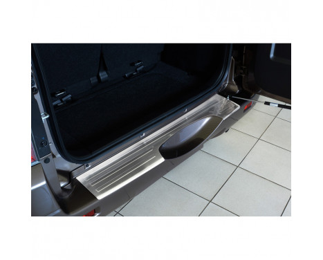 Stainless steel bumper protector suitable for Suzuki Grand Vitara II 5-door 2006- (with spare wheel)