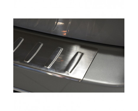 Stainless steel bumper protector suitable for Toyota Auris Touring Sports 2013-2015 'Ribs', Image 3