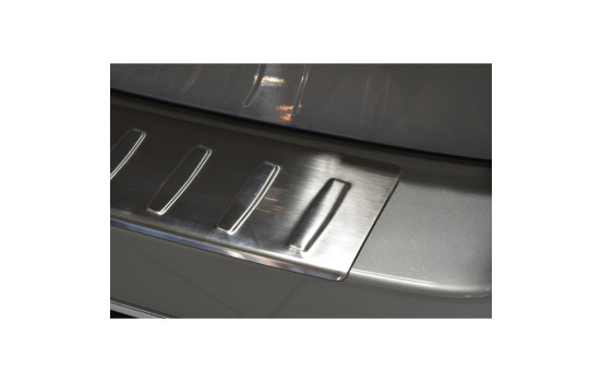 Stainless steel bumper protector suitable for Toyota Auris Touring Sports 2013-2015 'Ribs', Image 3