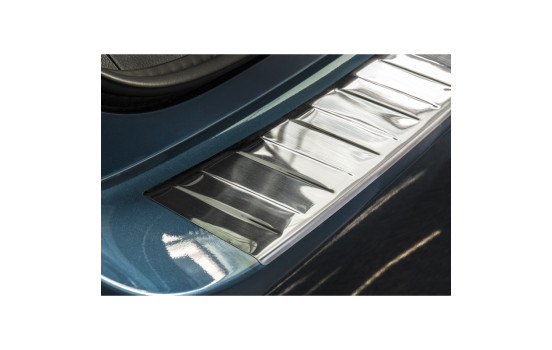 Stainless steel bumper protector suitable for Toyota Auris Touring Sports 2015- 'Ribs', Image 3