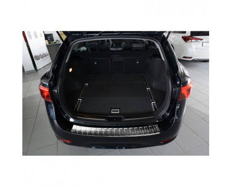 Stainless steel bumper protector suitable for Toyota Avensis III Wagon Facelift 2015- 'Ribs', Image 4