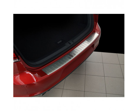 Stainless steel bumper protector suitable for Volkswagen Golf VII 5-door 2012- 'Ribs', Image 2