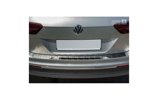 Stainless steel bumper protector suitable for Volkswagen Tiguan II 2016- 'Ribs', Image 3