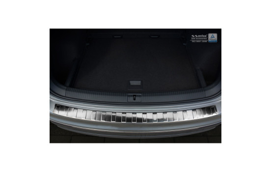 Stainless steel bumper protector suitable for Volkswagen Tiguan II 2016- 'Ribs', Image 4