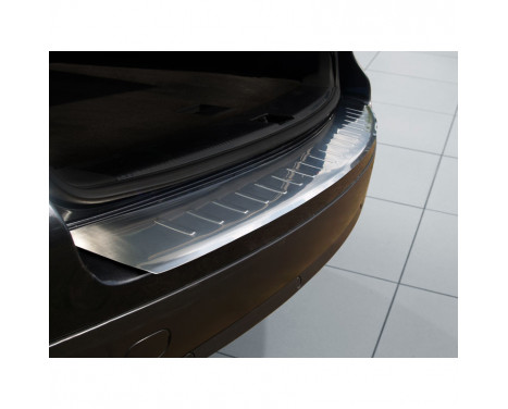 Stainless steel bumper protector suitable for Volkswagen Touareg 2007-2010 'Ribs', Image 3