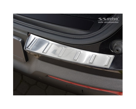 Stainless steel bumper protector suitable for Volvo XC40 2018- 'RIbs' (2-piece), Image 3