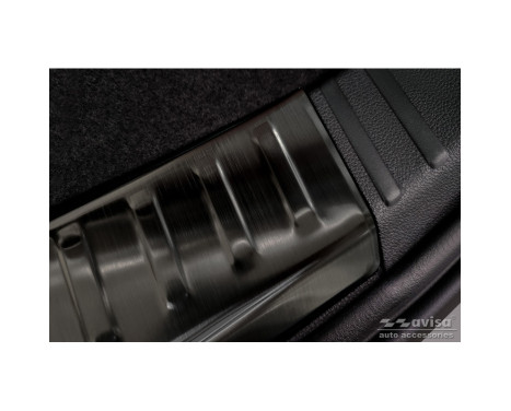 Stainless steel inner bumper protector suitable for Skoda Kodiaq 2017-2021 & Facelift 2021- 'Ribs', Image 4