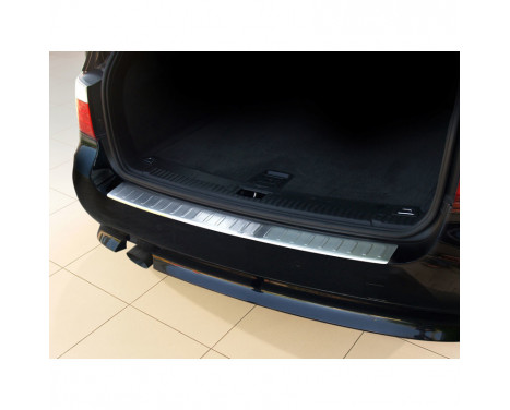 Stainless steel rear bumper protector BMW 5-series E61 Touring 2007-2010 'Ribs', Image 2