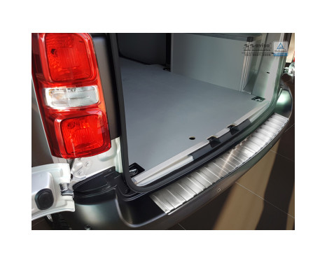 Stainless steel Rear bumper protector Citroën Jumpy / Peugeot Expert 2016+ 'Ribs', Image 3