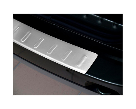Stainless steel rear bumper protector Dacia Duster 2010- 'Ribs', Image 2