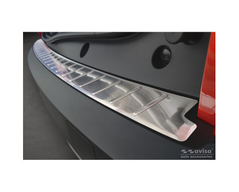 Stainless steel rear bumper protector suitable for Dacia Jogger 2022- 'Ribs', Image 3