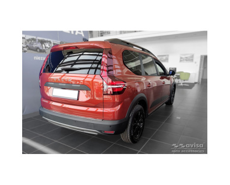 Stainless steel rear bumper protector suitable for Dacia Jogger 2022- 'Ribs', Image 5