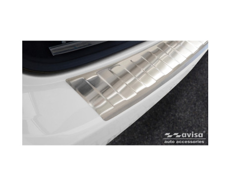 Stainless steel rear bumper protector suitable for Porsche Cayenne II 2010-2014 'Ribs', Image 3