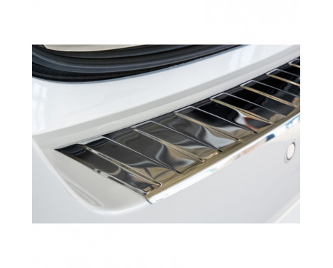 Stainless steel rear bumper protector Toyota Auris 5 doors 2015- 'Ribs', Image 3
