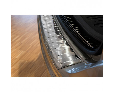 Stainless steel rear bumper protector Volvo XC60 2013- 'Ribs', Image 2