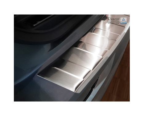 Stainless steel rear bumper protector Volvo XC60 II 2017- 'Ribs', Image 3