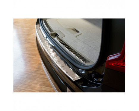 Stainless steel rear bumper protector Volvo XC90 2015- 'Ribs', Image 2