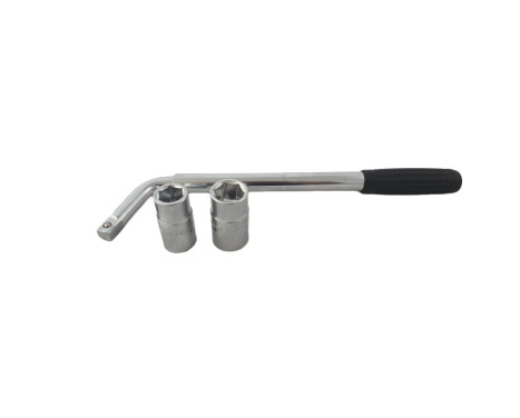 Extendable wheel wrench