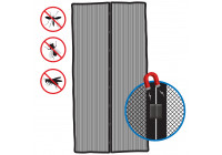 Door screen with magnetic closure