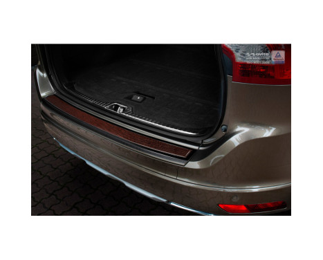 Protection de seuil arrière 'Deluxe' en acier inoxydable Volvo XC60 2013-2016 noir / rouge-noir carbone, Image 3