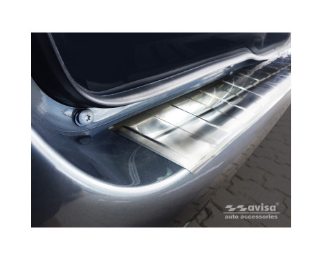 Protection de seuil arrière en acier inoxydable Mercedes Vito & V-Class 2014- 'Ribs' (Version longue), Image 4