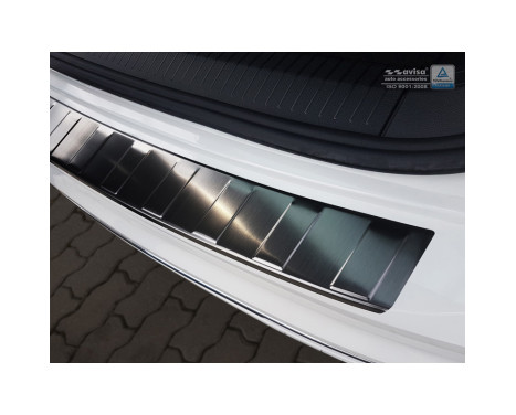 Protection de seuil arrière en acier inoxydable noir Volkswagen Tiguan II avec Allspace 2016- 'Ribs', Image 2