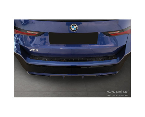 Véritable protection de pare-chocs arrière en carbone 3D pour BMW X1 avec pack M (U11) 2022- 'Ribs', Image 3