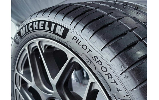 Michelin Pilot Sport 4 265/45 R19 105Y, Image 2