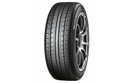 Yokohama Bluearth es32 (2017) 175/65 R14 82H
