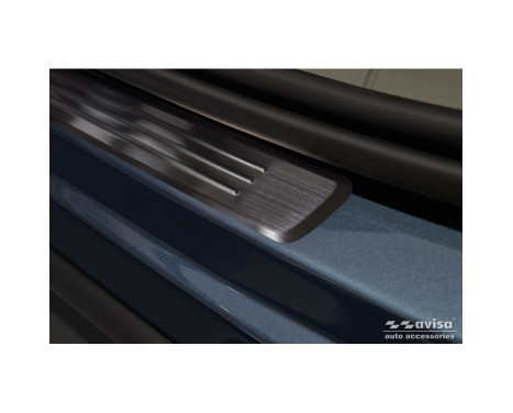 Black stainless steel door sill moldings suitable for Volvo XC60 II 2017-2021 & FL 2021- incl. R-Design - 'Lines, Image 3
