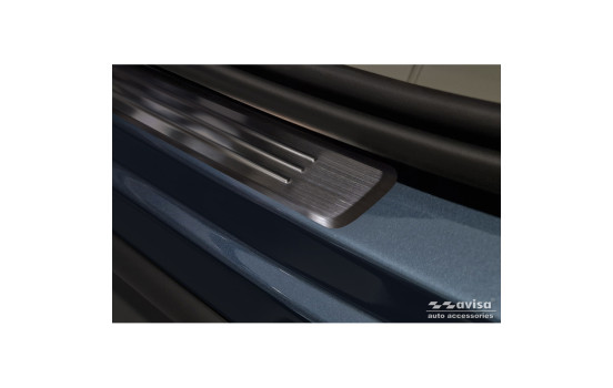 Black stainless steel door sill moldings suitable for Volvo XC60 II 2017-2021 & FL 2021- incl. R-Design - 'Lines, Image 3