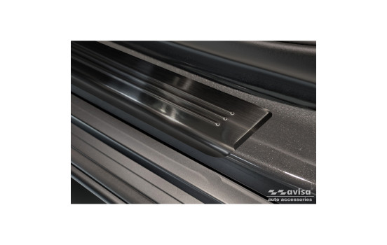 Black stainless steel door sills suitable for Hyundai Kona II 2023 - 'Lines' - 4-piece, Image 3