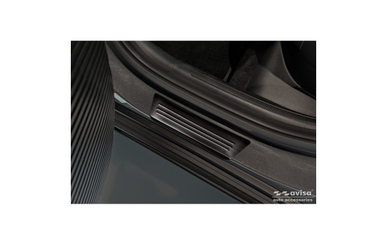 Black stainless steel door sills suitable for Hyundai Kona II 2023 - 'Lines' - 4-piece, Image 4