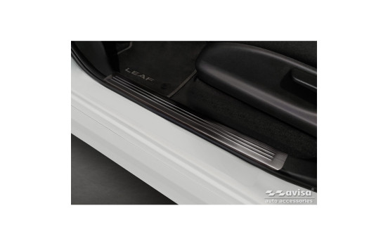 Black stainless steel door sills suitable for Nissan Leaf II 2017 - - 'Lines' - 4-piece, Image 2