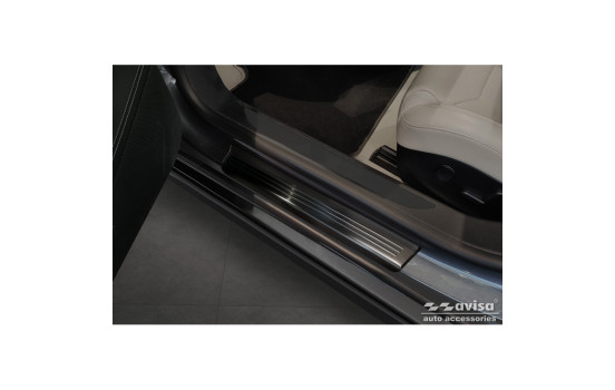 Black stainless steel door sills suitable for Tesla Model S 2012-2016 & Facelift 2016 - 'Lines' - 4-piece, Image 2