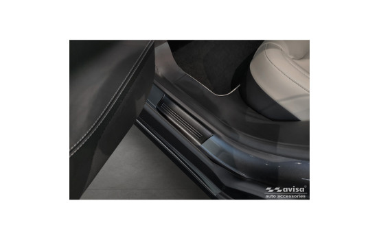 Black stainless steel door sills suitable for Tesla Model S 2012-2016 & Facelift 2016 - 'Lines' - 4-piece, Image 4