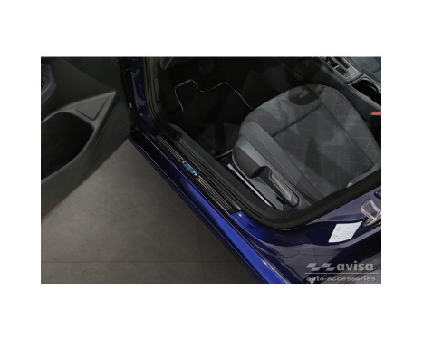 Black stainless steel door sills suitable for Volkswagen Golf VIII Hatchback/Variant 2020- 'Hybrid' - 4-piece, Image 2