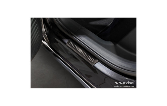 Black stainless steel door sills suitable for Volkswagen ID.4 2020 - 'Lines' - 4-piece, Image 4