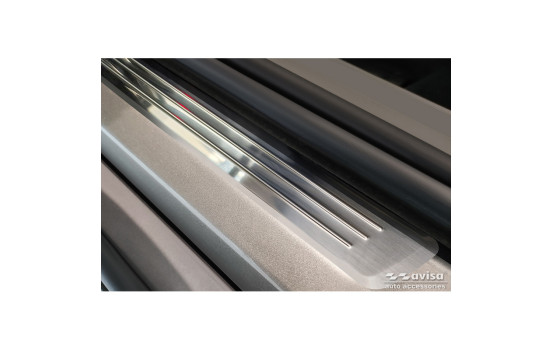 Stainless steel door sill moldings suitable for Volvo V90 & V90 Cross Country 2016- - 'Lines' - 4-piece, Image 3