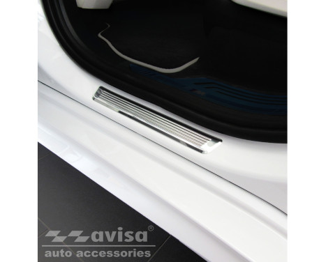 Stainless steel door sill suitable for BMW X7 G07 2019- 'Lines' - 4-piece, Image 3