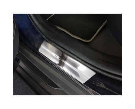 Stainless Steel Door Sill Toyota RAV4 (5th Gen.) 2018- - 'Hybrid' - 4-piece, Image 4