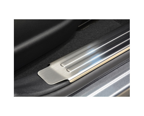 Stainless Steel Door Sills Nissan Juke 2010- - 'Lines' - 2-piece, Image 2