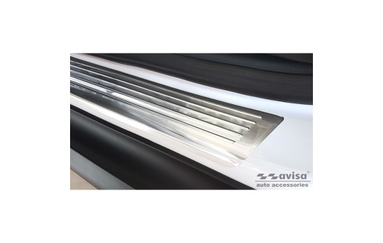 Stainless steel door sills suitable for Citroën C3 Aircross II 2017- 'Lines' - 4-piece, Image 2