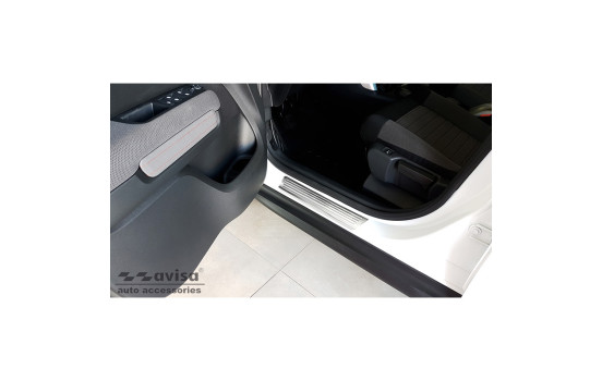 Stainless steel door sills suitable for Citroën C3 Aircross II 2017- 'Lines' - 4-piece, Image 3