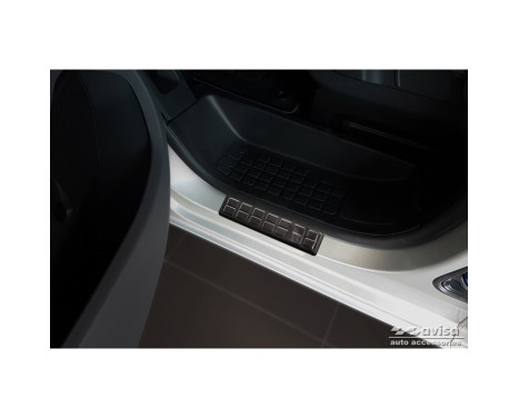 Black stainless steel door sills suitable for Citroën Spacetourer & Jumpy / Peugeot Expert & Traveler / T, Image 2