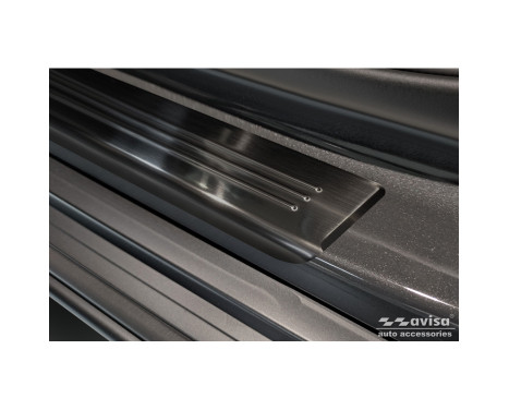 Black stainless steel door sills suitable for Hyundai Kona II 2023 - 'Lines' - 4-piece, Image 3